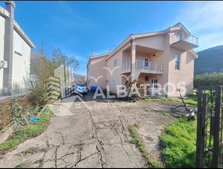 Kuca-na-placu-od-400-m²-u-Polju-Bar-3 Kuća na placu od 400 m² u naselju Polje, Bar — fotografija 4
