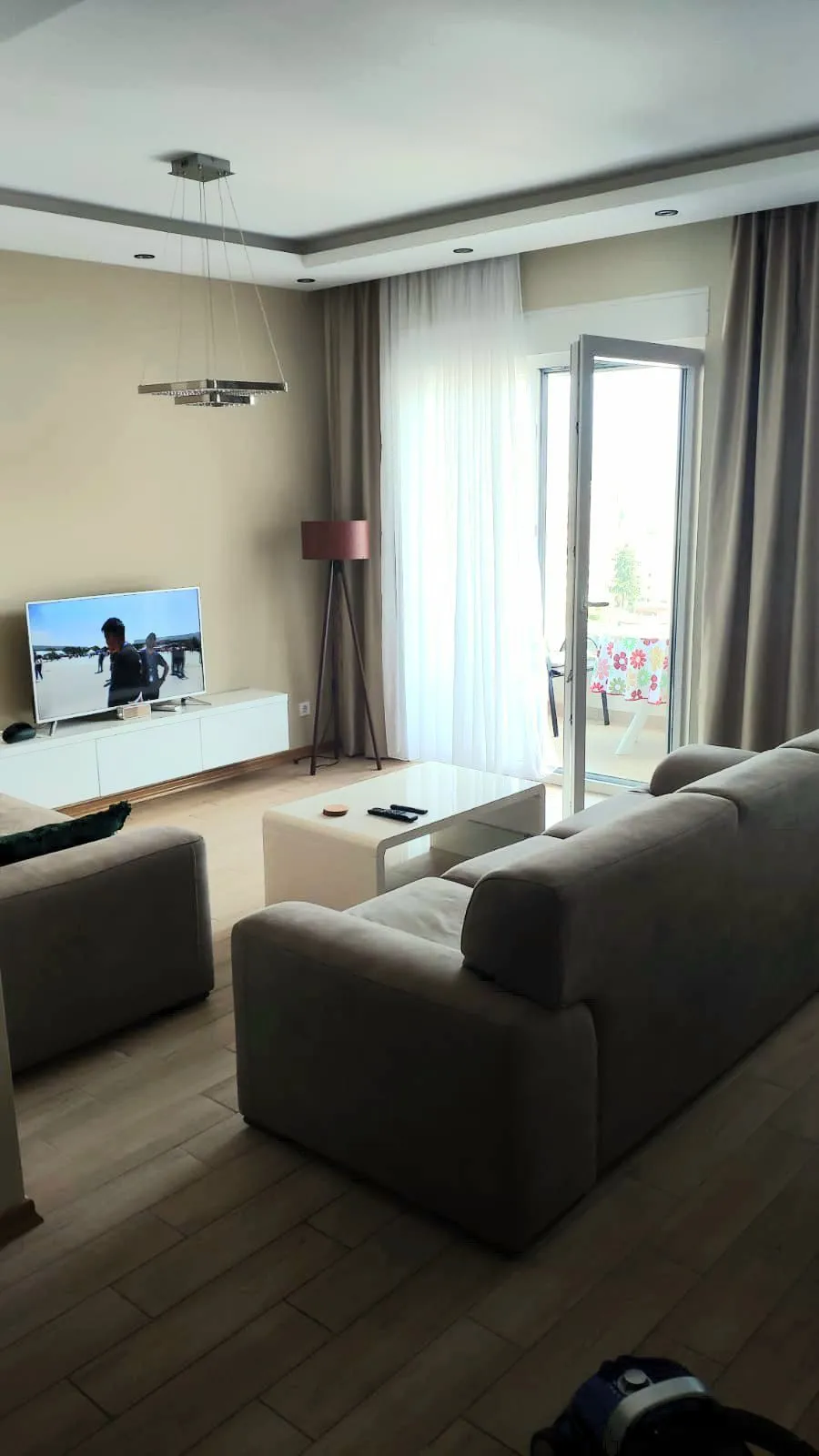 Dvosoban stan sa terasom i garažom