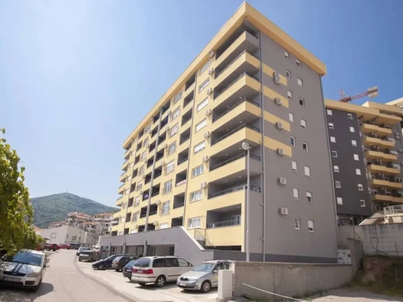Izdavanje: Trosoban stan 74 m² – Dubovica, Budva — fotografija 10