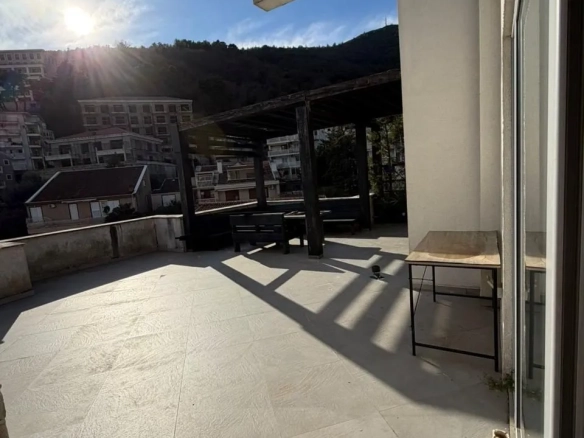 Izdavanje: Četvorosoban stan 450 m² – Babin Do, Budva — fotografija 2