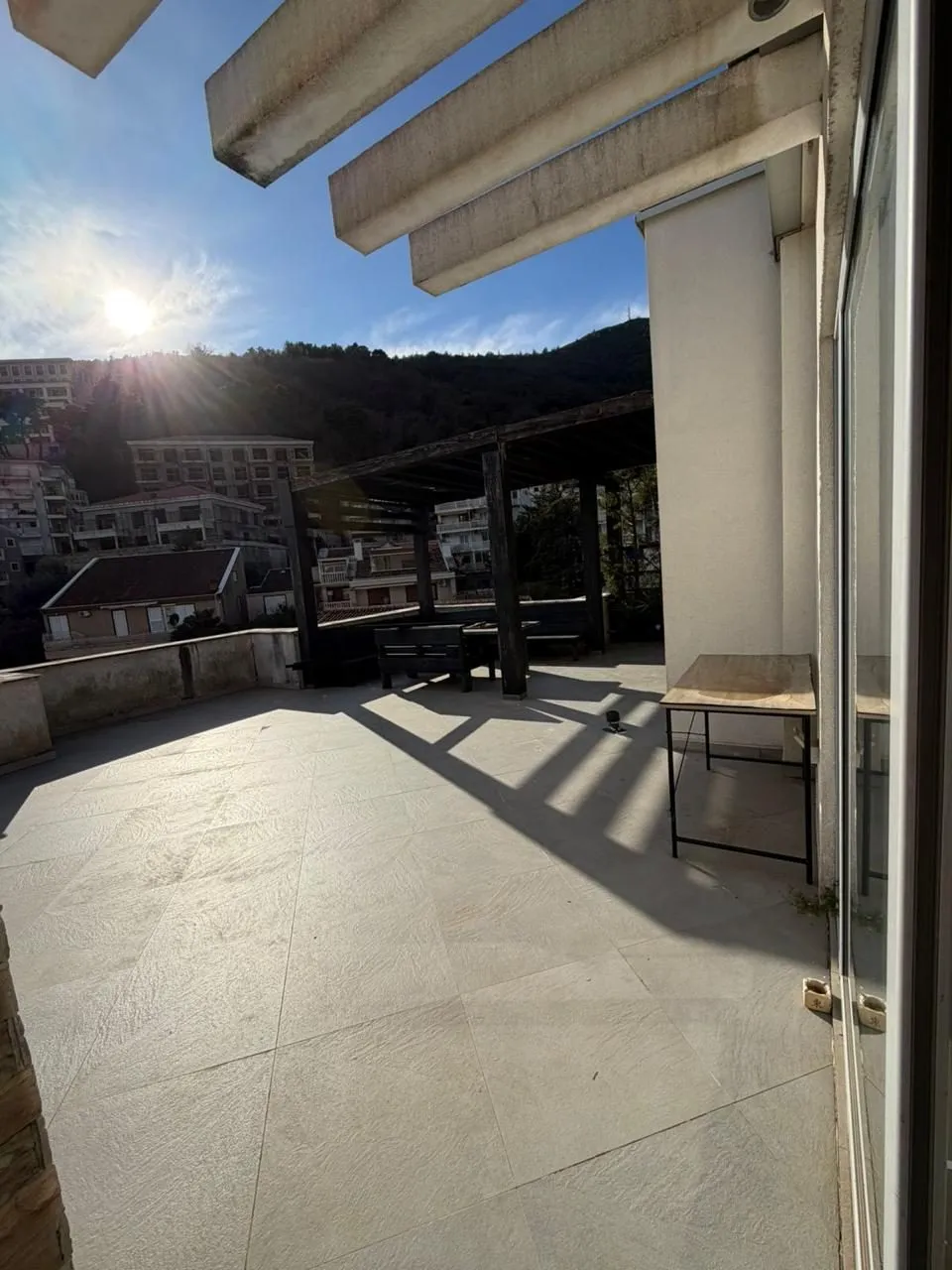 Dvoetazni-penthaus-sa-pogledom-na-more-Budva-1 Izdavanje: Četvorosoban stan 450 m² – Babin Do, Budva — fotografija 2