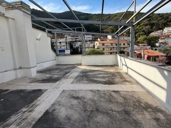 Izdavanje: Četvorosoban stan 450 m² – Babin Do, Budva — fotografija 3