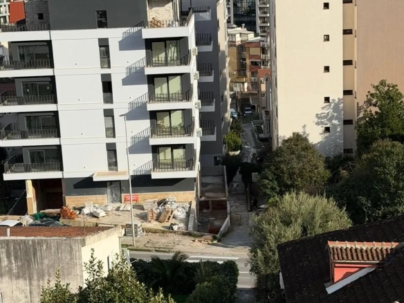Izdavanje: Četvorosoban stan 450 m² – Babin Do, Budva — fotografija 8