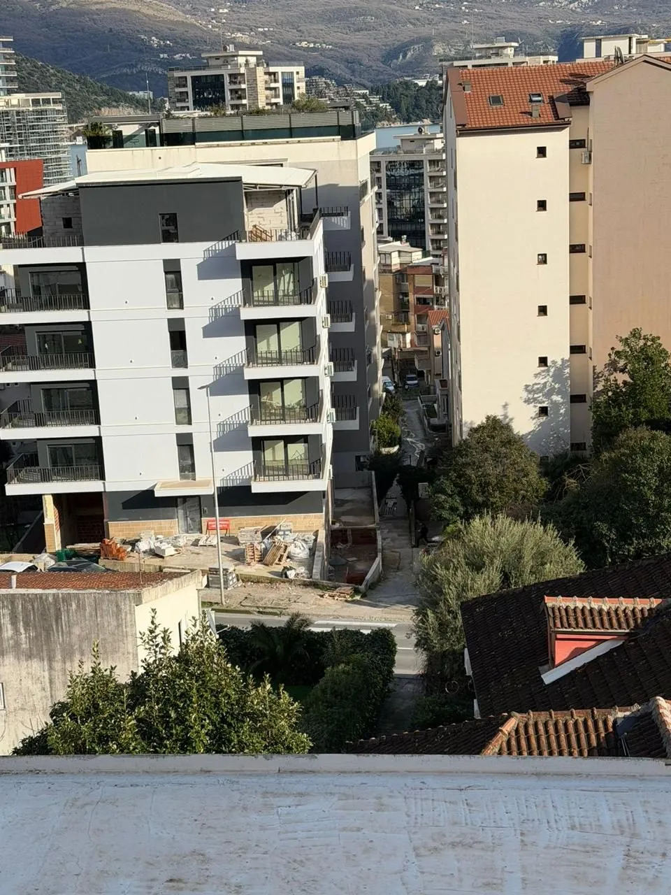 Dvoetazni-penthaus-sa-pogledom-na-more-Budva-7 Izdavanje: Četvorosoban stan 450 m² – Babin Do, Budva — fotografija 8