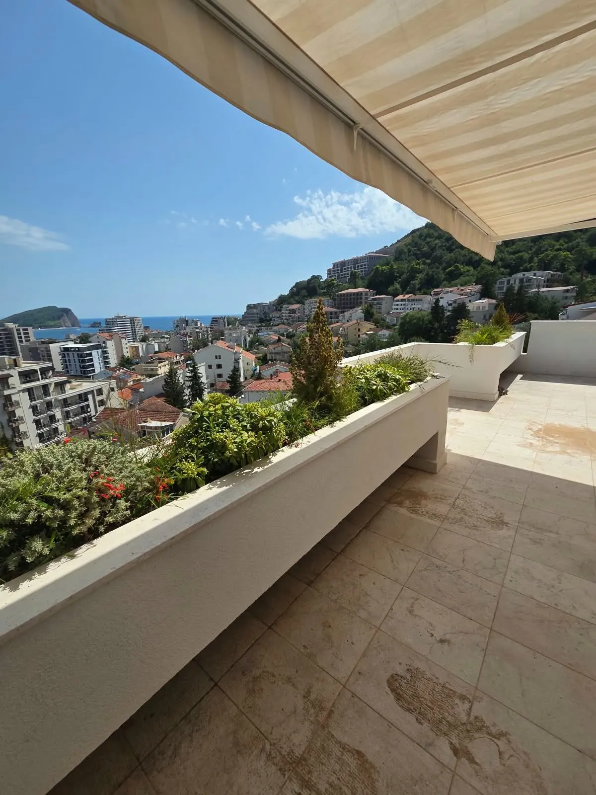 Dvosoban-stan-sa-pogledom-na-more-Gospostina-Budva-1 Dvosoban stan 123 m² – Gospoština, Budva — fotografija 2
