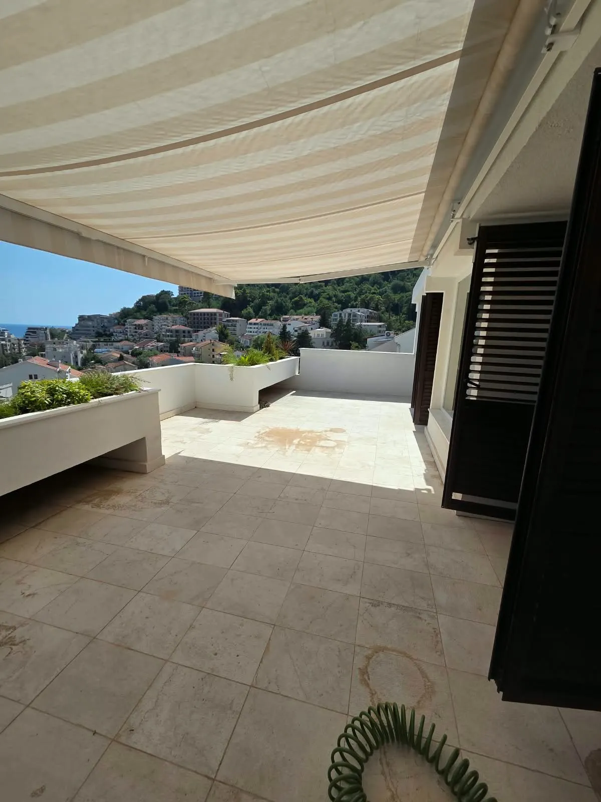 Dvosoban-stan-sa-pogledom-na-more-Gospostina-Budva-16 Dvosoban stan 123 m² – Gospoština, Budva — fotografija 17