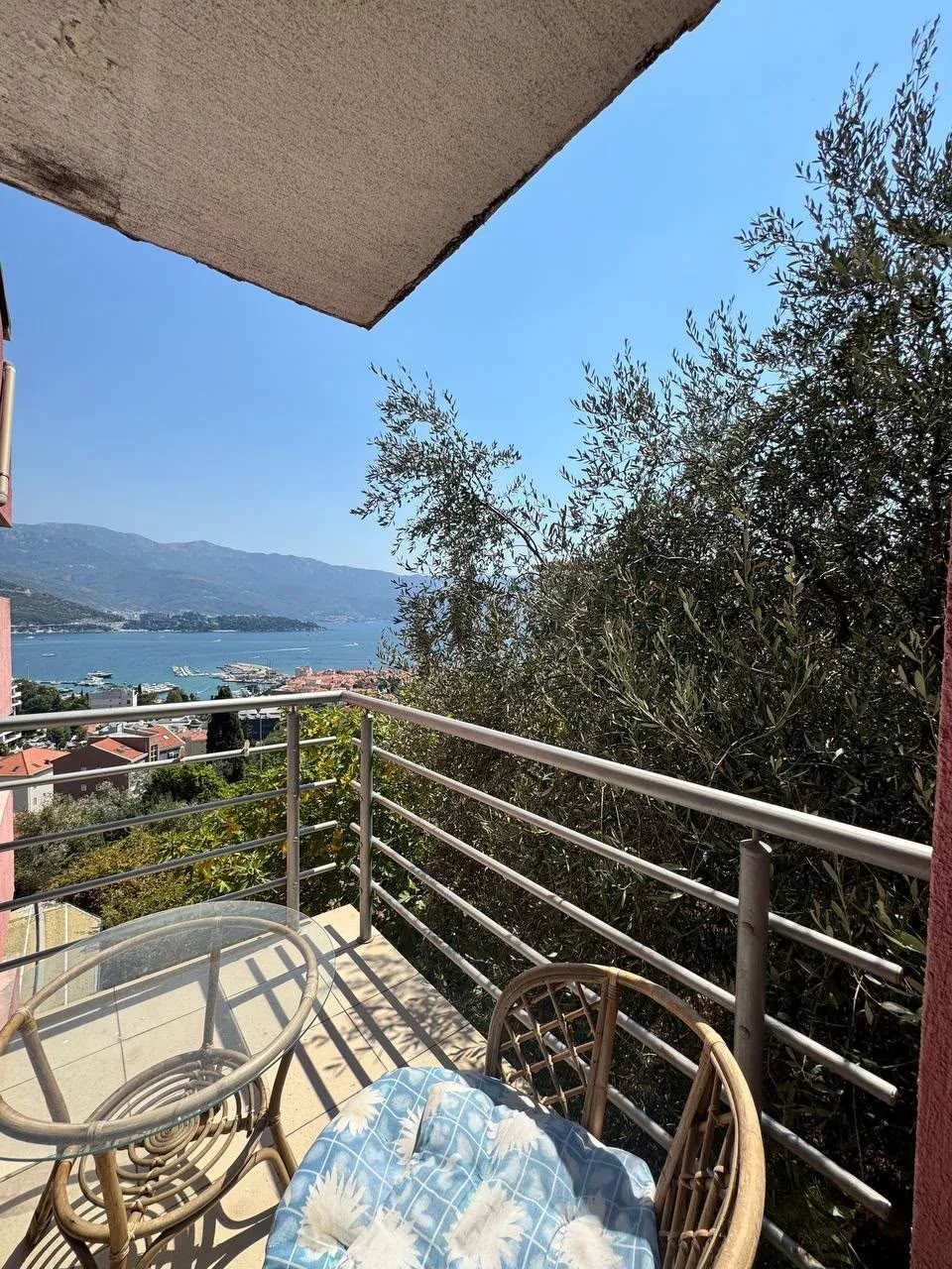 Dvosoban-stan-sa-pogledom-na-more-Vidikovac-Budva-9 Izdavanje: Dvosoban stan – Vidikovac, Budva — fotografija 10