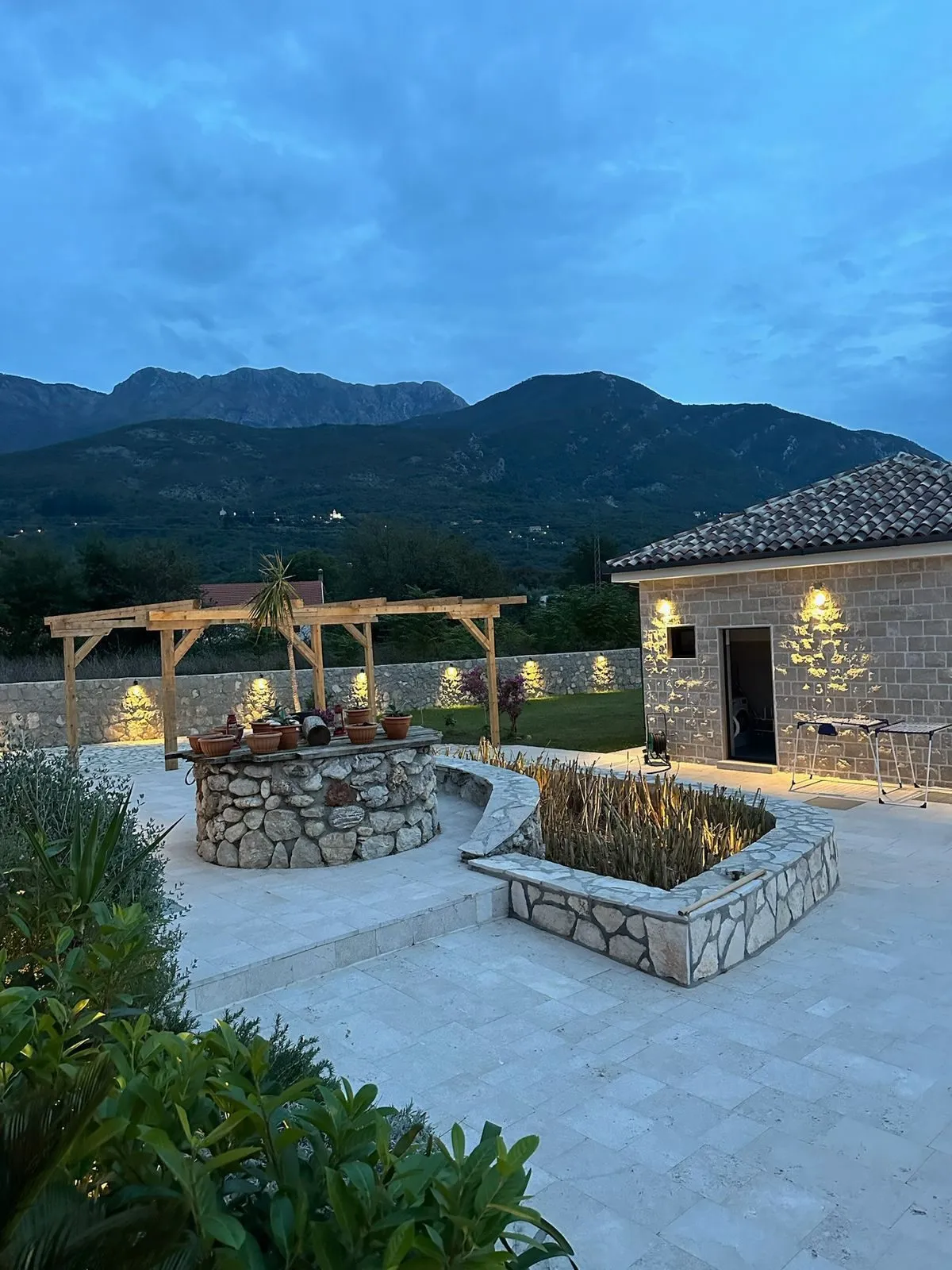 Imanje-sa-tri-kuce-i-bazenom-Radanovici-Kotor-5 Kuća 2.660 m² – Radanovići, Kotor — fotografija 6