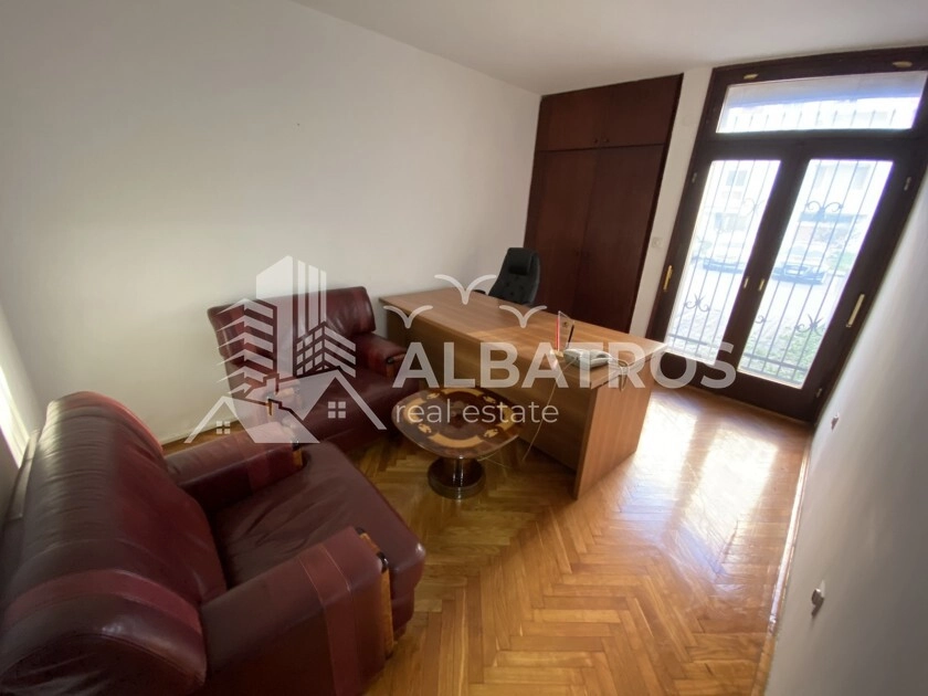 Poslovni-prostor-sa-dvoristem-u-centru-Bara-1 Poslovni prostor 110 m² – Bar — fotografija 2