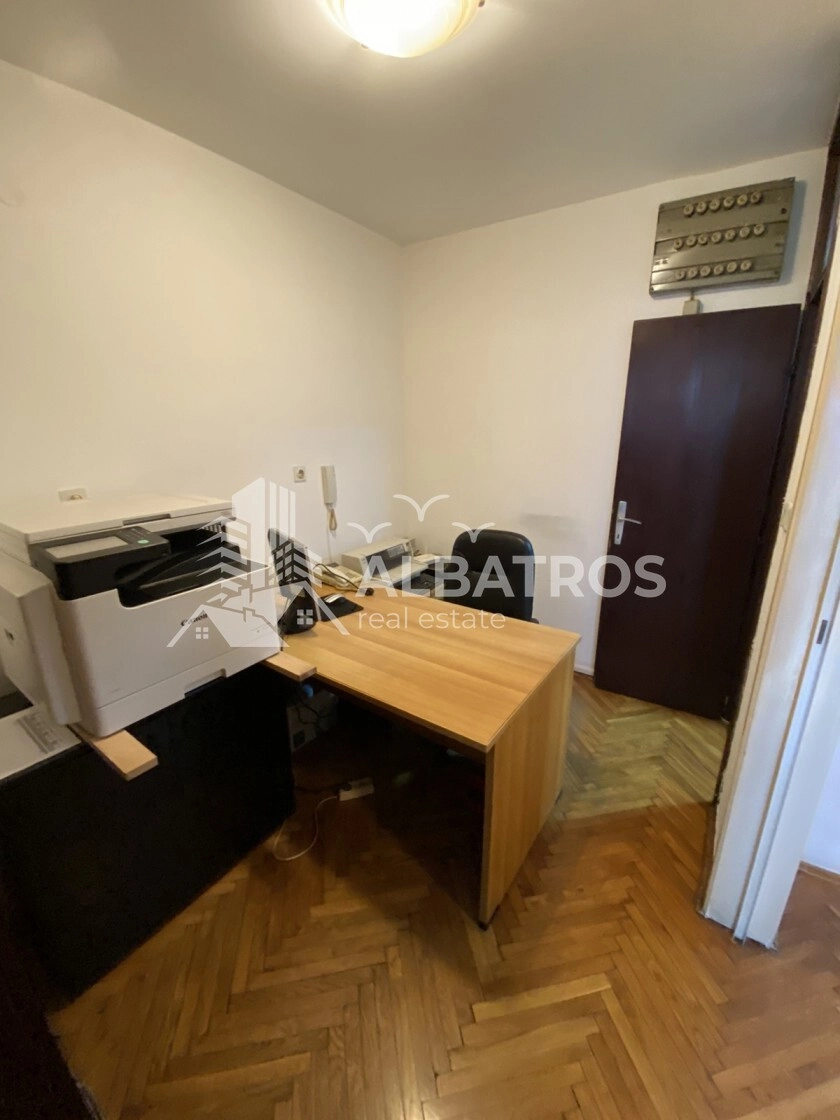 Poslovni-prostor-sa-dvoristem-u-centru-Bara-3 Poslovni prostor 110 m² – Bar — fotografija 4