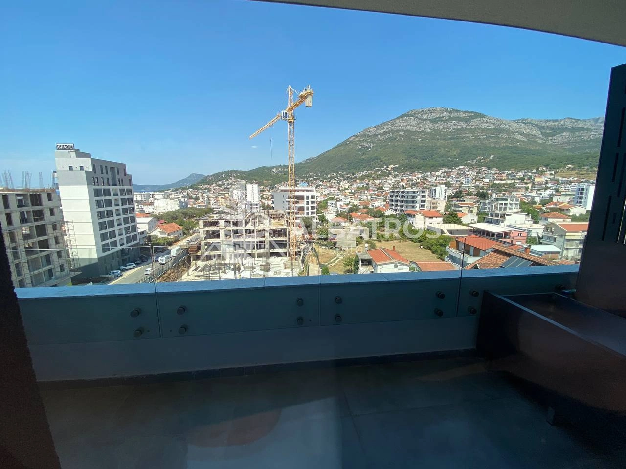 Jednosoban-stan-u-kompleksu-Zaha-Ilino-Bar-1 Izdavanje: Jednosoban stan 50 m² – Ilino, Bar — fotografija 2