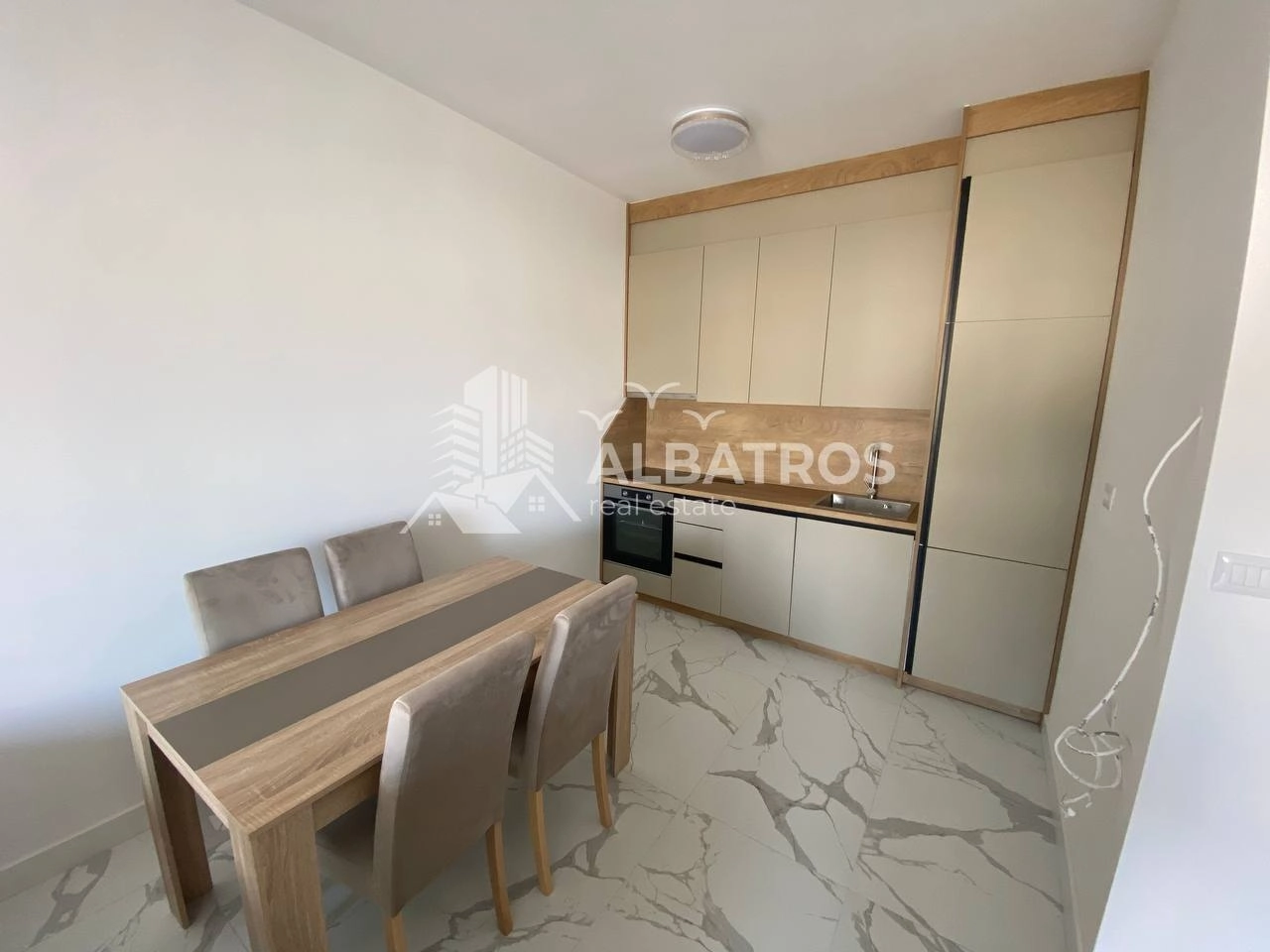 Jednosoban-stan-u-kompleksu-Zaha-Ilino-Bar-2 Izdavanje: Jednosoban stan 50 m² – Ilino, Bar — fotografija 3