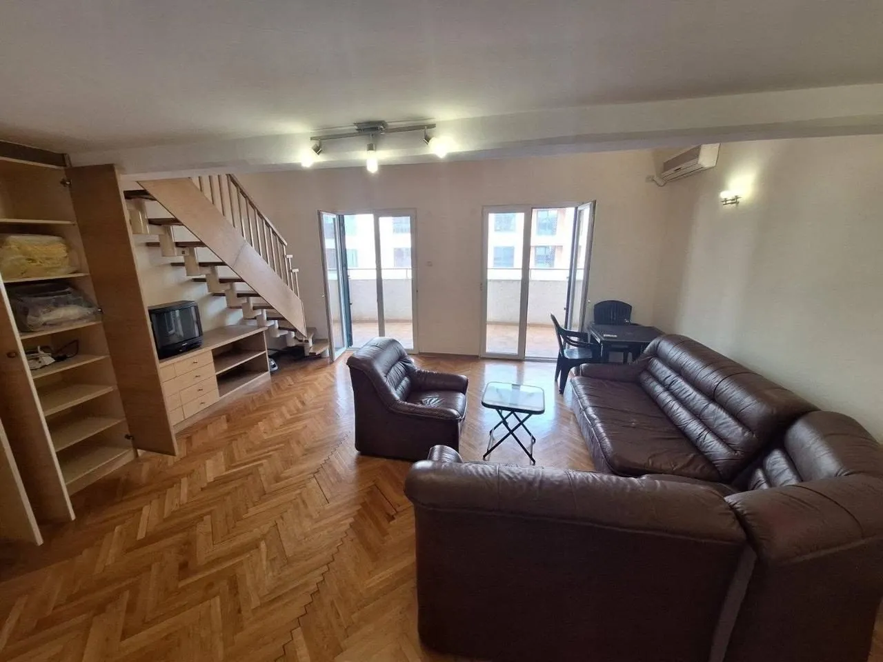 Dvosoban-stan-u-Gospostini-Budva-1 Izdavanje: Dvosoban stan 82 m² – Gospoština, Budva — fotografija 2