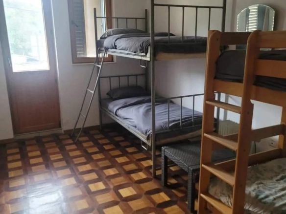 Kuća za smještaj radnika u Lastvi