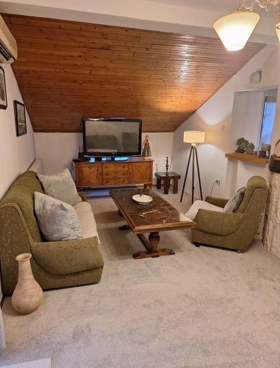 Izdavanje: Trosoban stan 120 m² – Bečići, Budva — fotografija 8