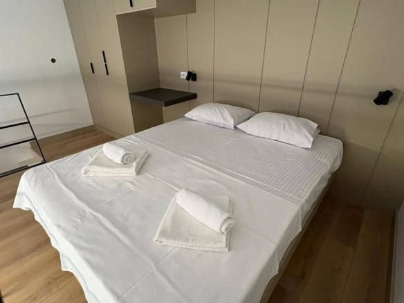 Namještena garsonjera loft tipa u novoj zgradi, Tivat — fotografija 2