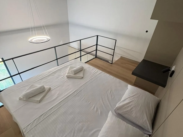 Namještena garsonjera loft tipa u novoj zgradi, Tivat — fotografija 3