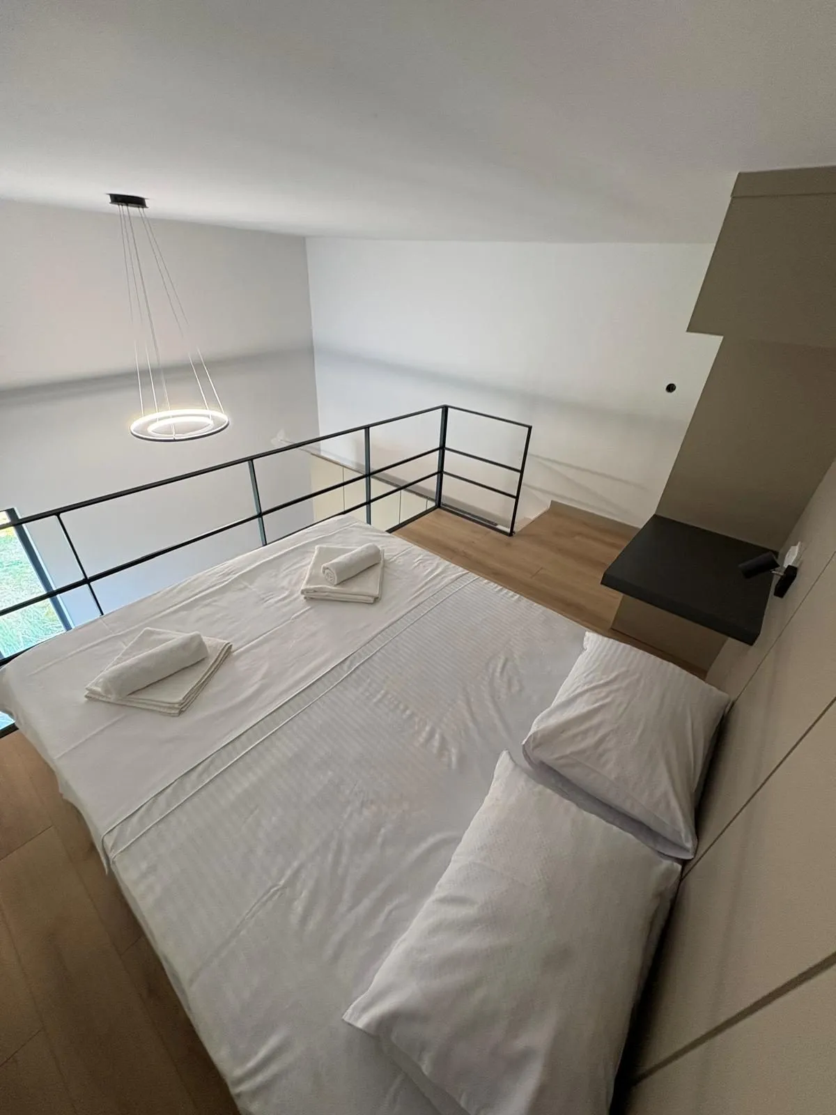 Namještena garsonjera loft tipa u novoj zgradi, Tivat — fotografija 3