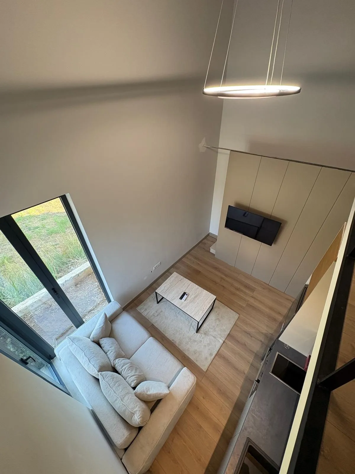 Namještena garsonjera loft tipa u novoj zgradi, Tivat — fotografija 4