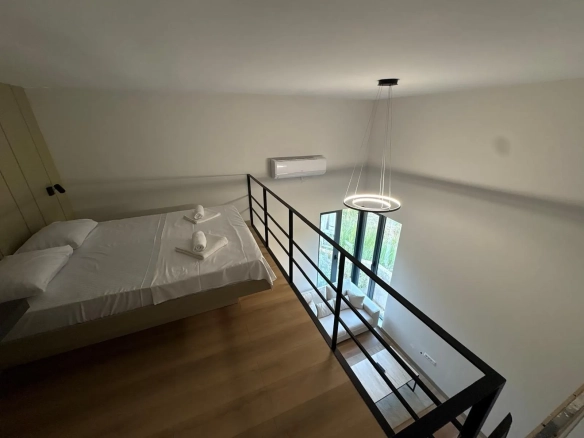 Namještena garsonjera loft tipa u novoj zgradi, Tivat — fotografija 6