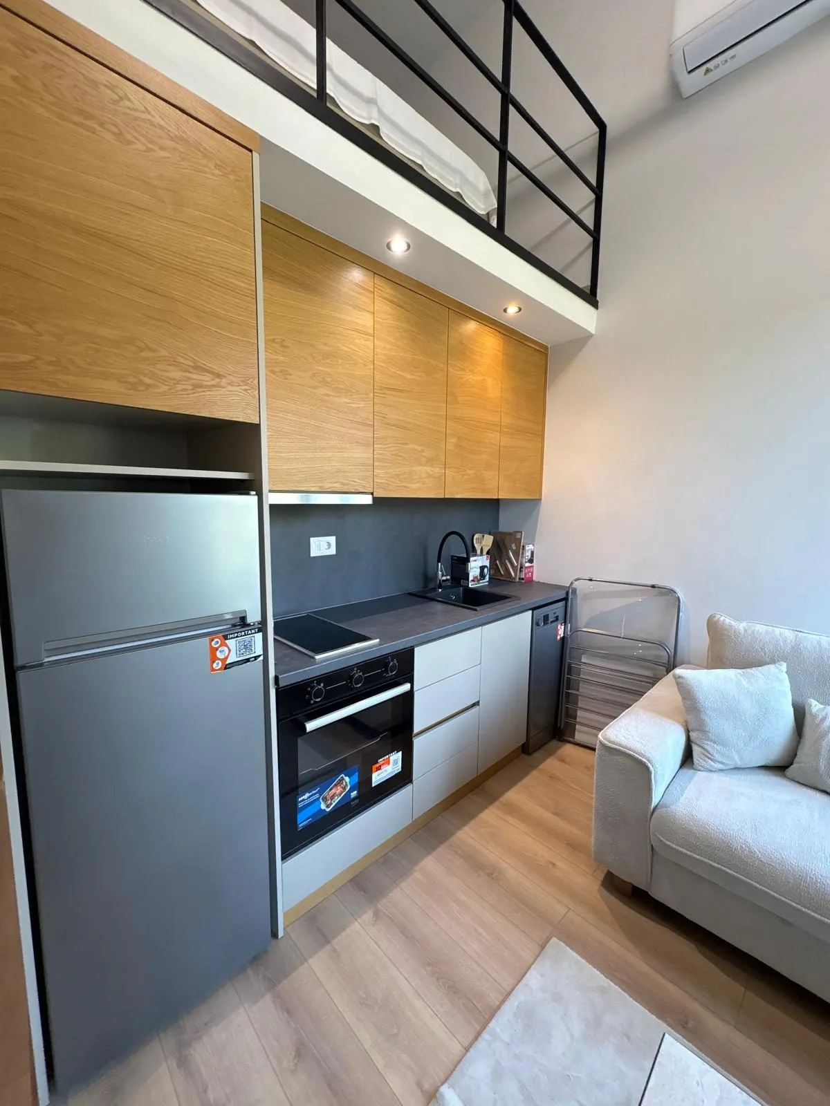 Namještena garsonjera loft tipa u novoj zgradi, Tivat — fotografija 8