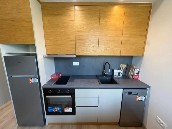 Namještena garsonjera loft tipa u novoj zgradi, Tivat — fotografija 9