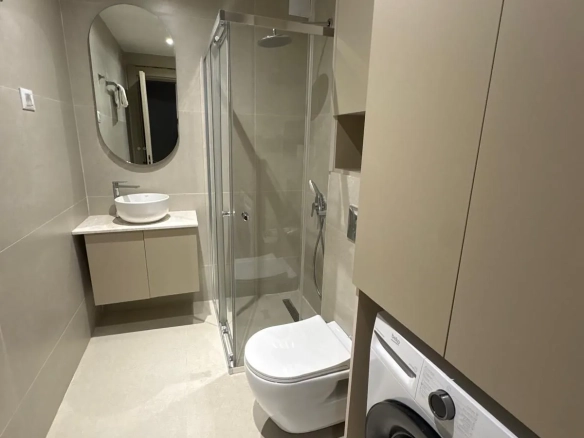 Namještena garsonjera loft tipa u novoj zgradi, Tivat — fotografija 10