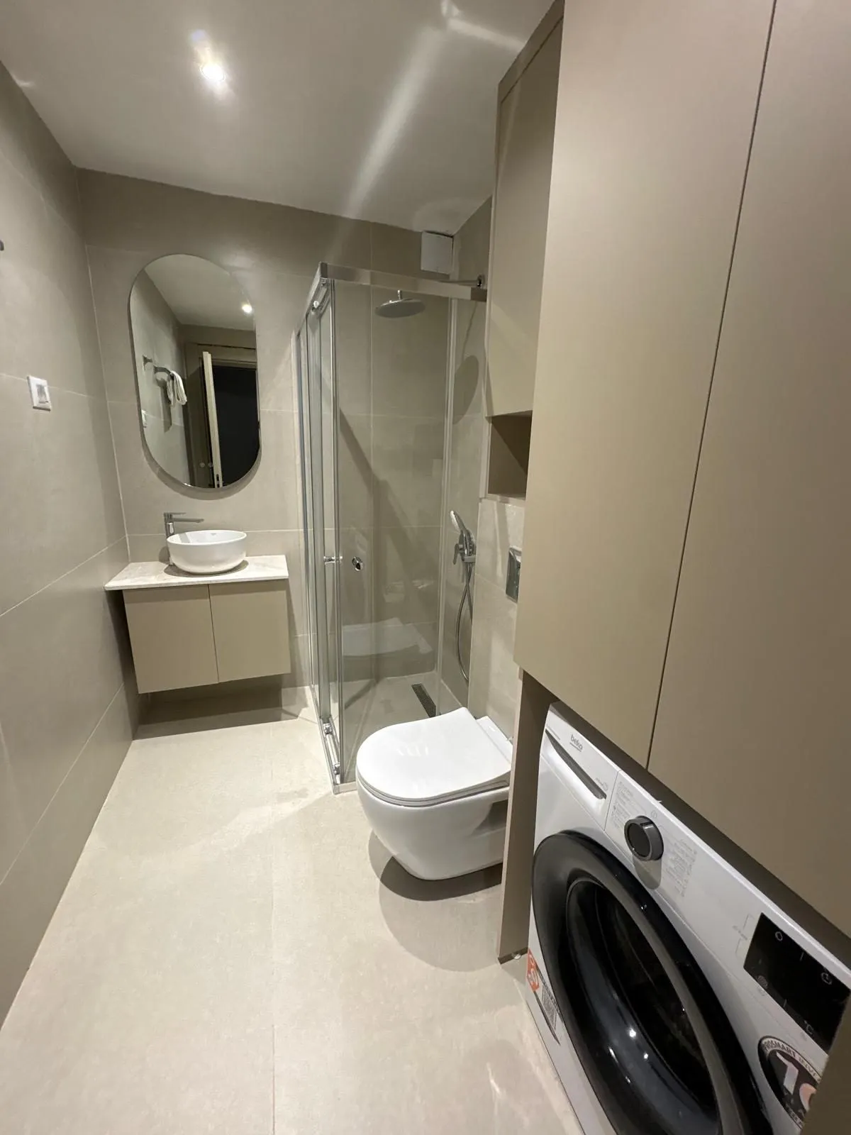 Namještena garsonjera loft tipa u novoj zgradi, Tivat — fotografija 10