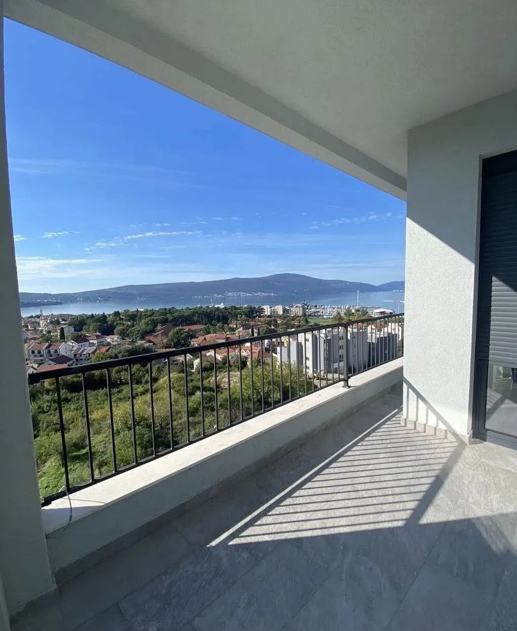 Dvosoban-stan-sa-pogledom-na-more-Mazina-Tivat-6 Dvosoban stan 80 m² – Mažina, Tivat — fotografija 7