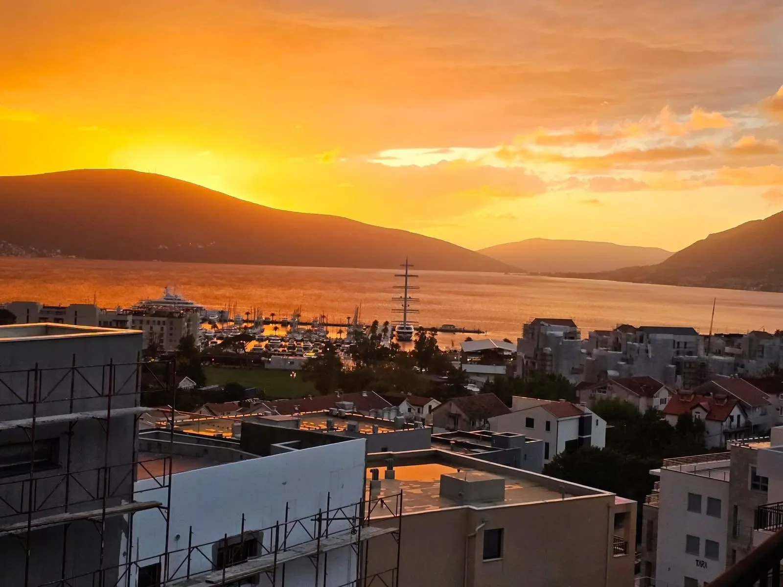Dvosoban-stan-sa-pogledom-na-more-Mazina-Tivat-9 Dvosoban stan 80 m² – Mažina, Tivat — fotografija 10