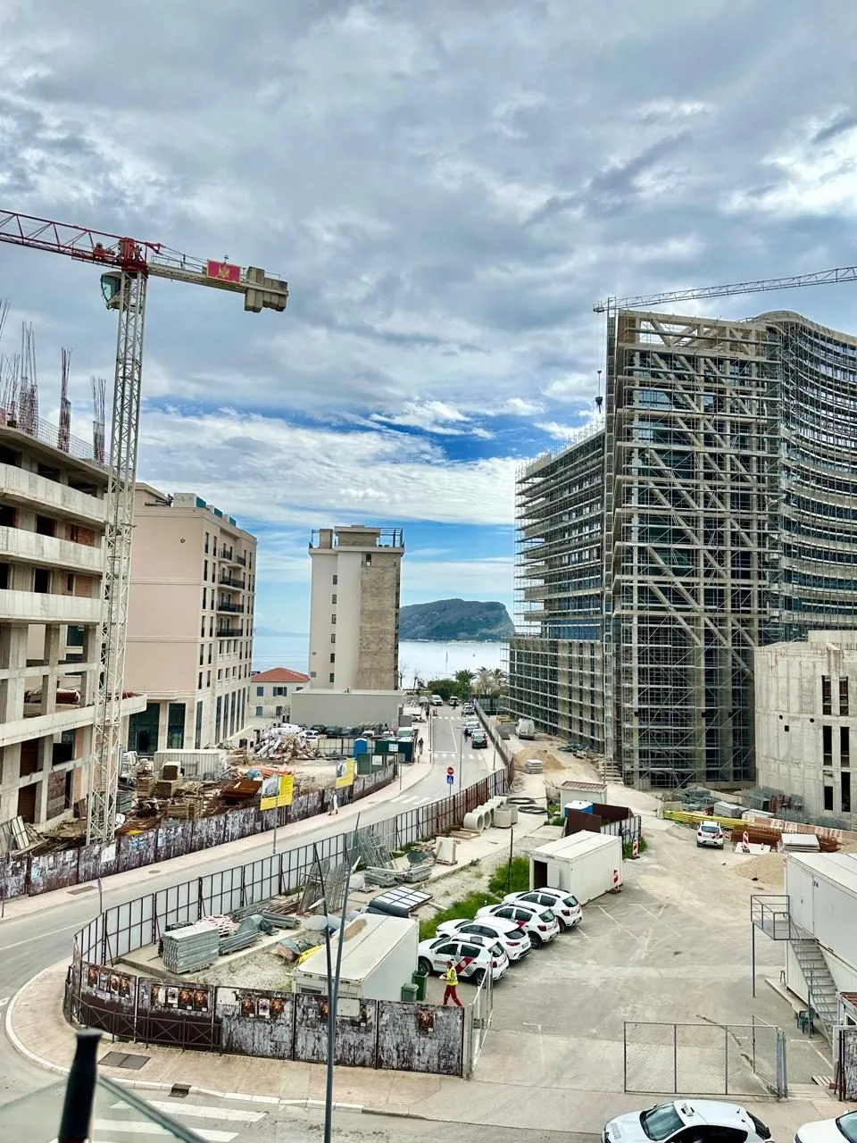 Jednosoban-stan-sa-terasom-i-pogledom-na-more-Budva-3 Izdavanje: Jednosoban stan – Budva — fotografija 4