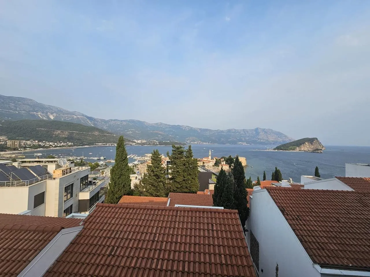 Jednosoban-stan-sa-pogledom-na-more-Gospostina-Budva-2 Izdavanje: Jednosoban stan 45 m² – Gospoština, Budva — fotografija 3