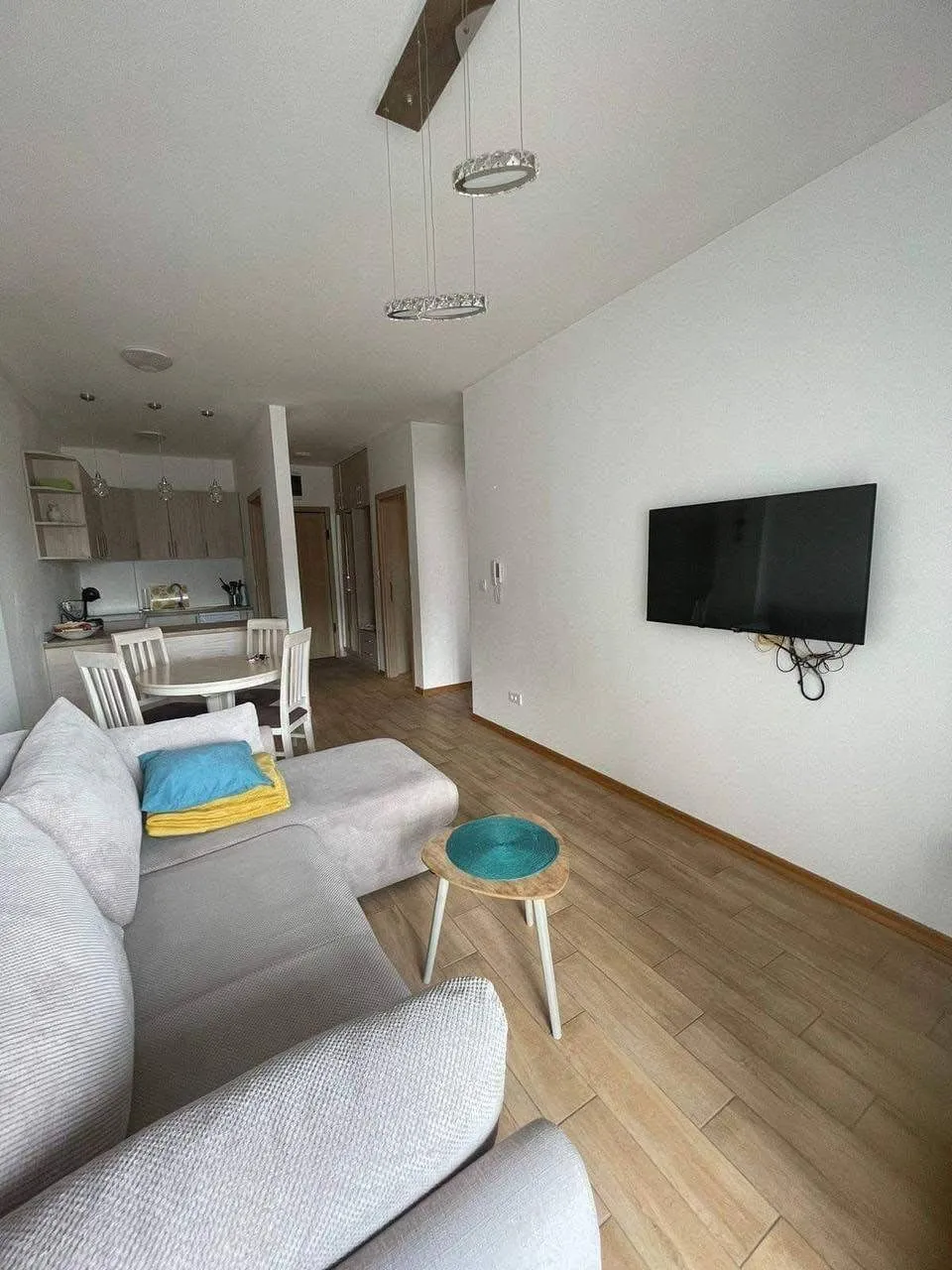 Jednosoban-stan-sa-pogledom-na-more-Budva-2 Izdavanje: Jednosoban stan 47 m² – Budva — fotografija 3