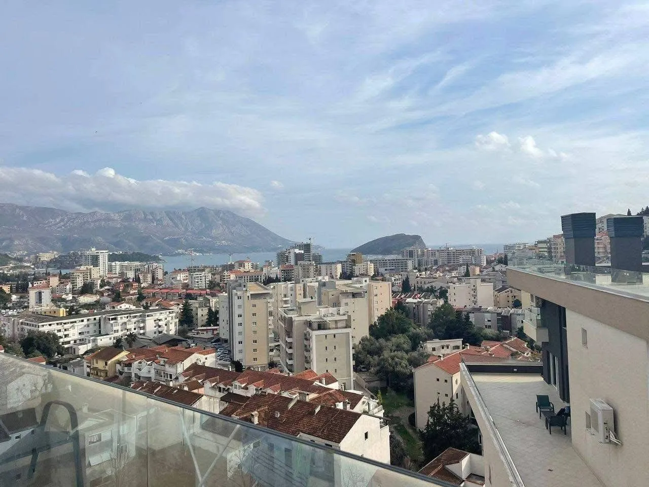 Jednosoban-stan-sa-pogledom-na-more-Budva-6 Izdavanje: Jednosoban stan 47 m² – Budva — fotografija 7