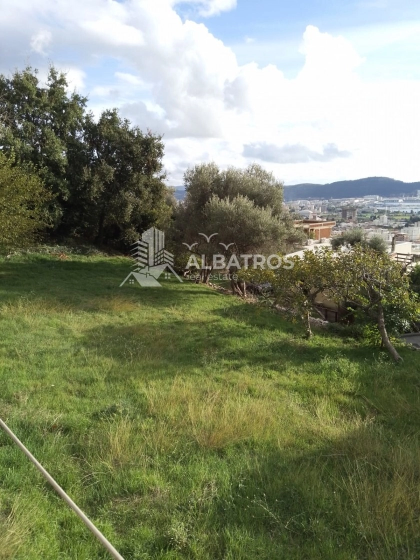 Urbanizovan plac sa pogledom na more, Šušanj, Bar — fotografija 3