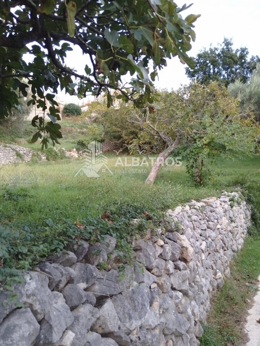 Urbanizovan plac sa pogledom na more, Šušanj, Bar — fotografija 5