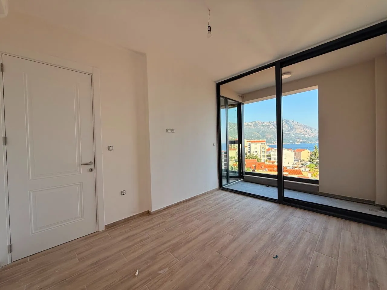 Jednosoban-stan-sa-pogledom-na-more-u-Becicima-Budva-1 Jednosoban stan 50 m² – Bečići, Budva — fotografija 2