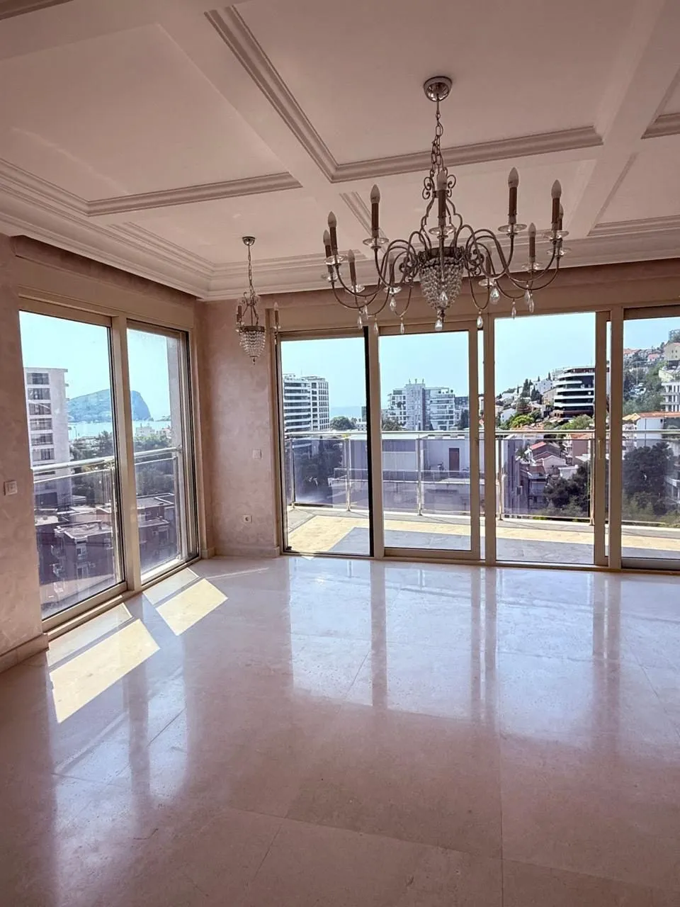 Trosoban-penthaus-sa-bazenom-Gospostina-Budva-5 Trosoban stan 326 m² – Gospoština, Budva — fotografija 6