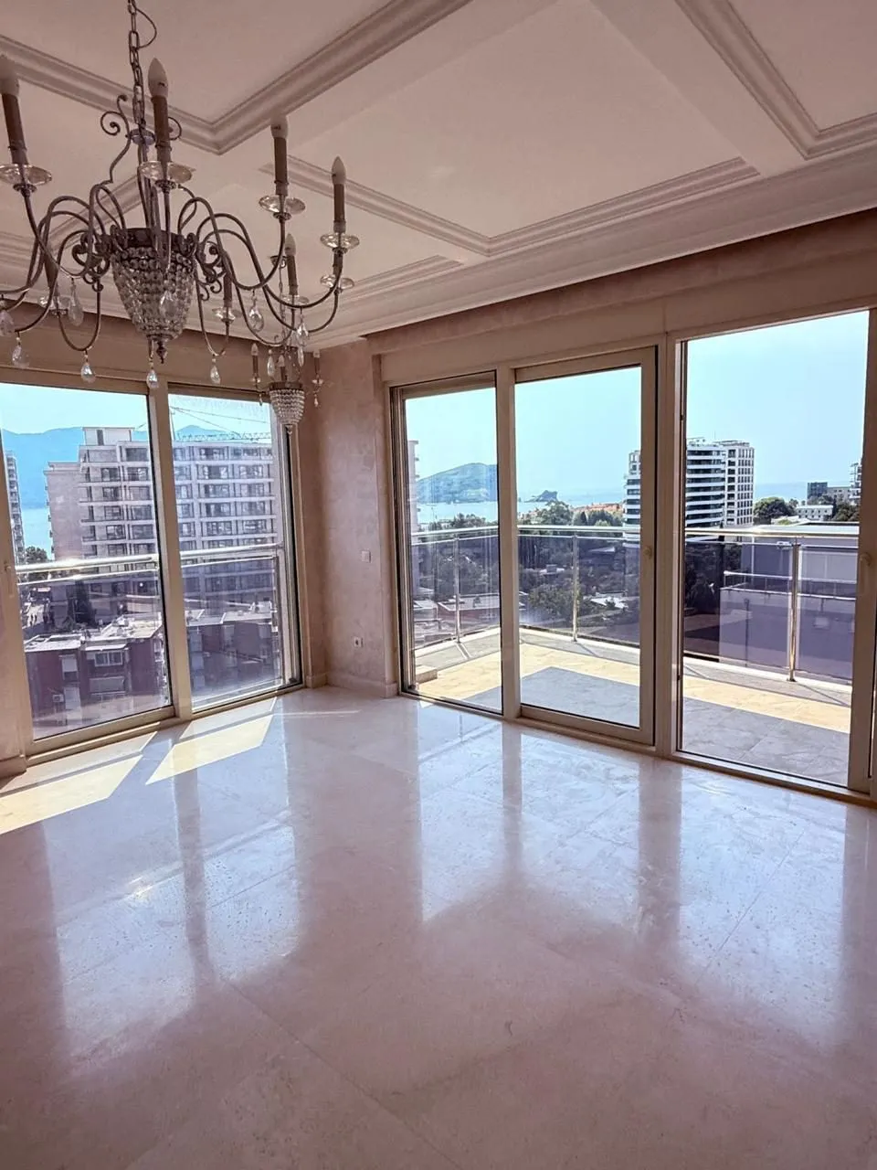 Trosoban-penthaus-sa-bazenom-Gospostina-Budva-9 Trosoban stan 326 m² – Gospoština, Budva — fotografija 10