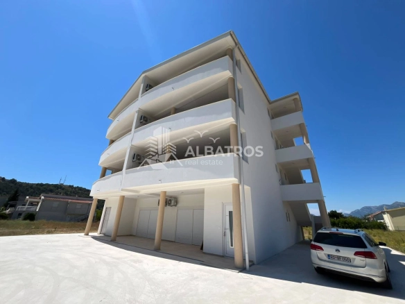 Poslovni prostor 104 m² u Polju