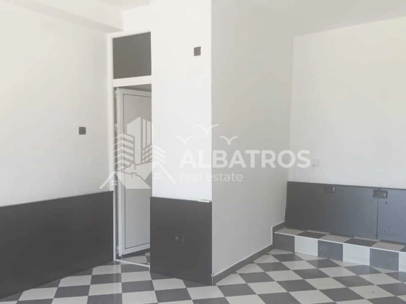 Izdavanje: Poslovni prostor 20 m² – Rena, Bar — fotografija 4