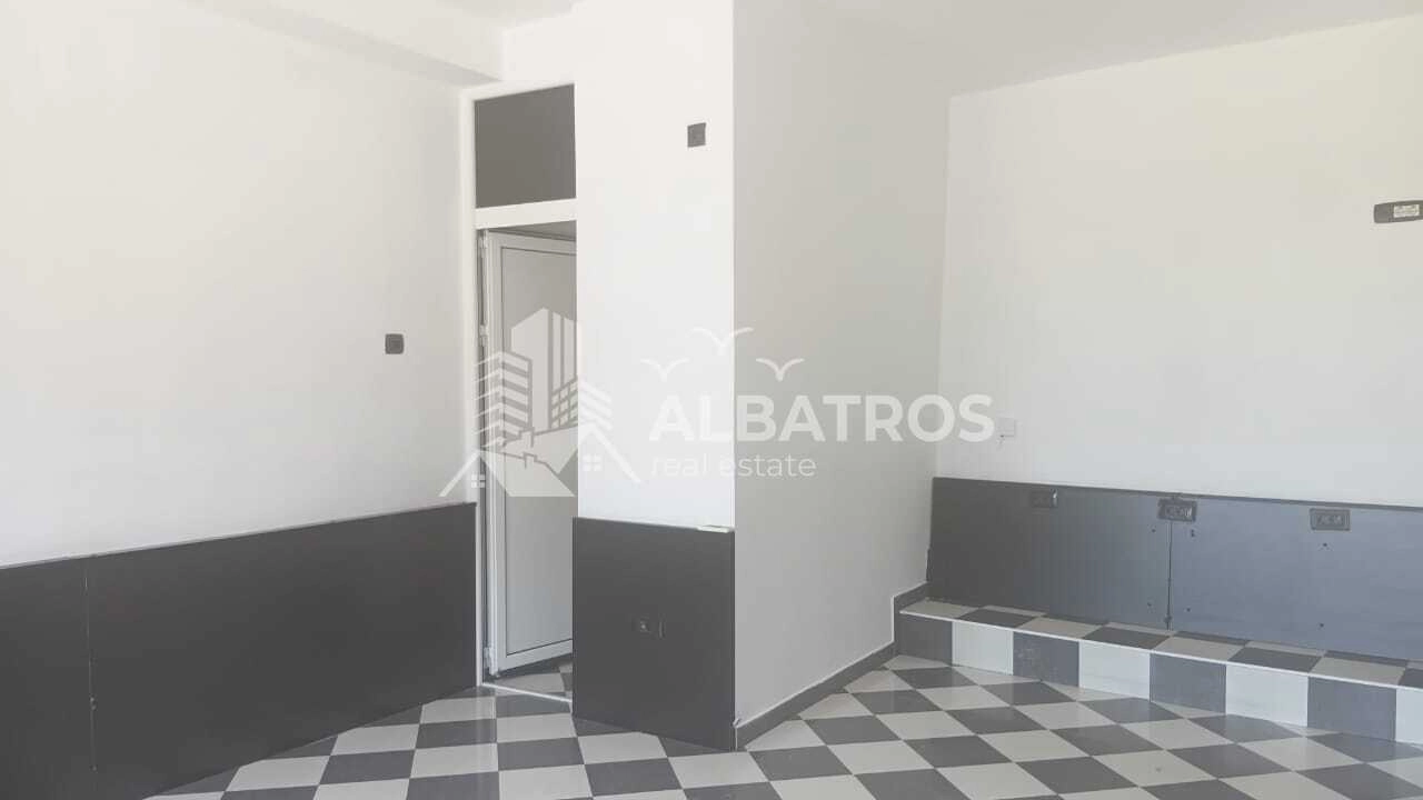 Izdavanje: Poslovni prostor 20 m² – Rena, Bar — fotografija 4