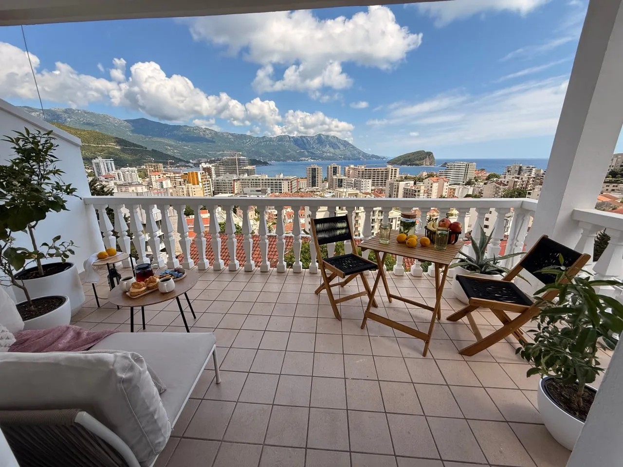 Dvosoban-stan-s-pogledom-na-more-Babin-Do-Budva-1 Dvosoban stan 68 m² – Babin Do, Budva — fotografija 2