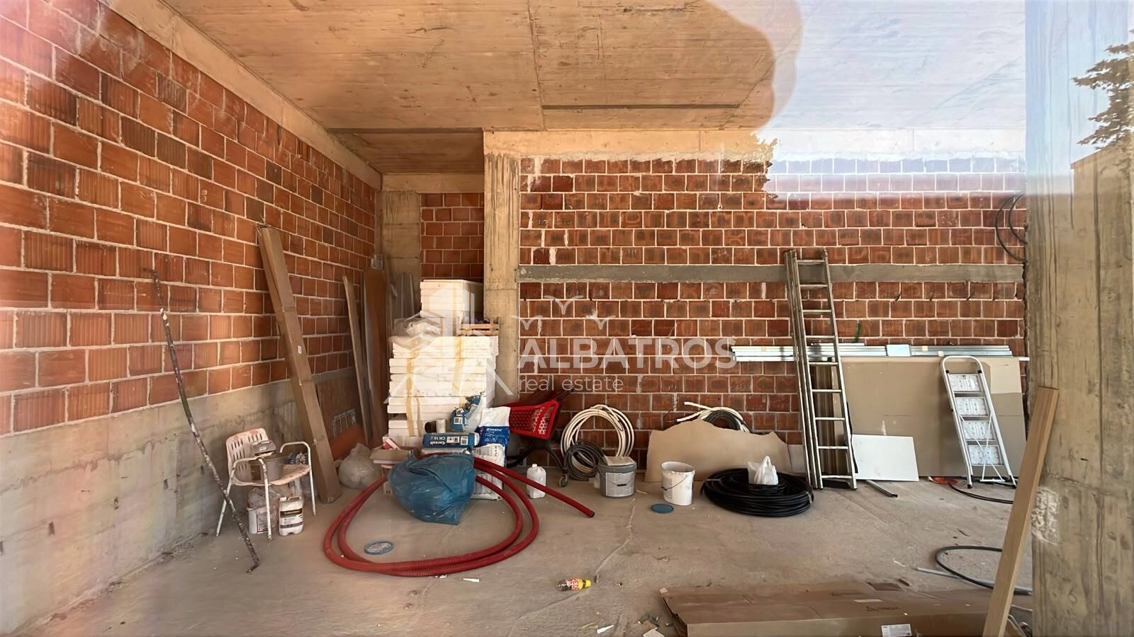 Poslovni-prostor-sa-terasom-na-Susnju-Bar-2 Izdavanje: Poslovni prostor 55 m² – Šušanj, Bar — fotografija 3