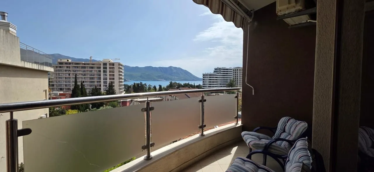 Trosoban-stan-sa-pogledom-na-more-Budva-15 Trosoban stan 89 m² – Gospoština, Budva — fotografija 16