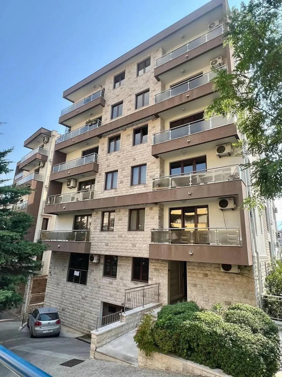 Trosoban-stan-sa-pogledom-na-more-Budva-18 Trosoban stan 89 m² – Gospoština, Budva — fotografija 19