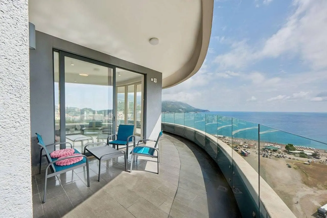 Dvosoban-stan-s-pogledom-na-more-u-Becicima-Budva-3 Dvosoban stan 115 m² – Bečići, Budva — fotografija 4