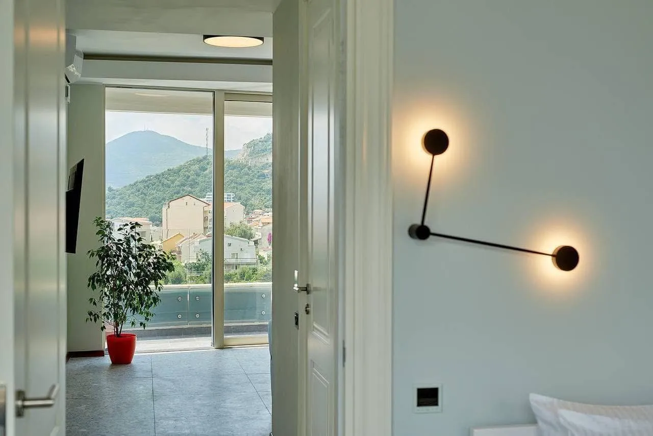 Dvosoban-stan-s-pogledom-na-more-u-Becicima-Budva-5 Dvosoban stan 115 m² – Bečići, Budva — fotografija 6
