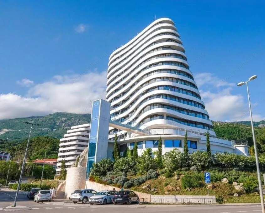 Dvosoban-stan-s-pogledom-na-more-u-Becicima-Budva-6 Dvosoban stan 115 m² – Bečići, Budva — fotografija 7