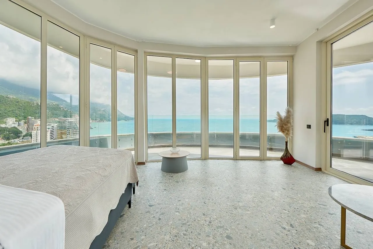 Dvosoban-stan-s-pogledom-na-more-u-Becicima-Budva-7 Dvosoban stan 115 m² – Bečići, Budva — fotografija 8